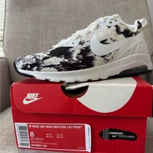 Nike Air Max Motion LW Print Sneakers - Black and White
